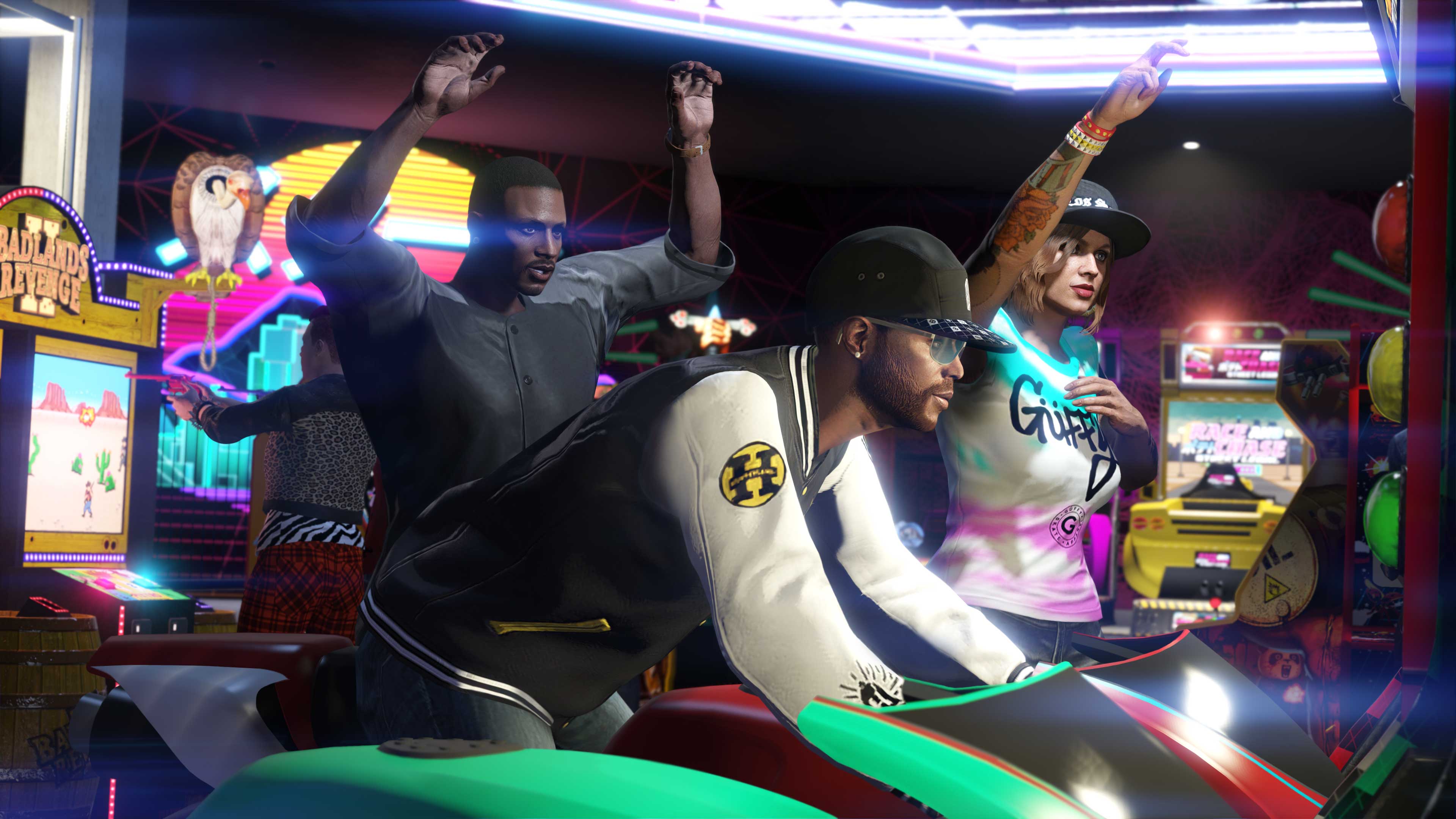 شخصیت GTA Online در حال بازی یک بازی مسابقه موتورسیکلت در آرکید